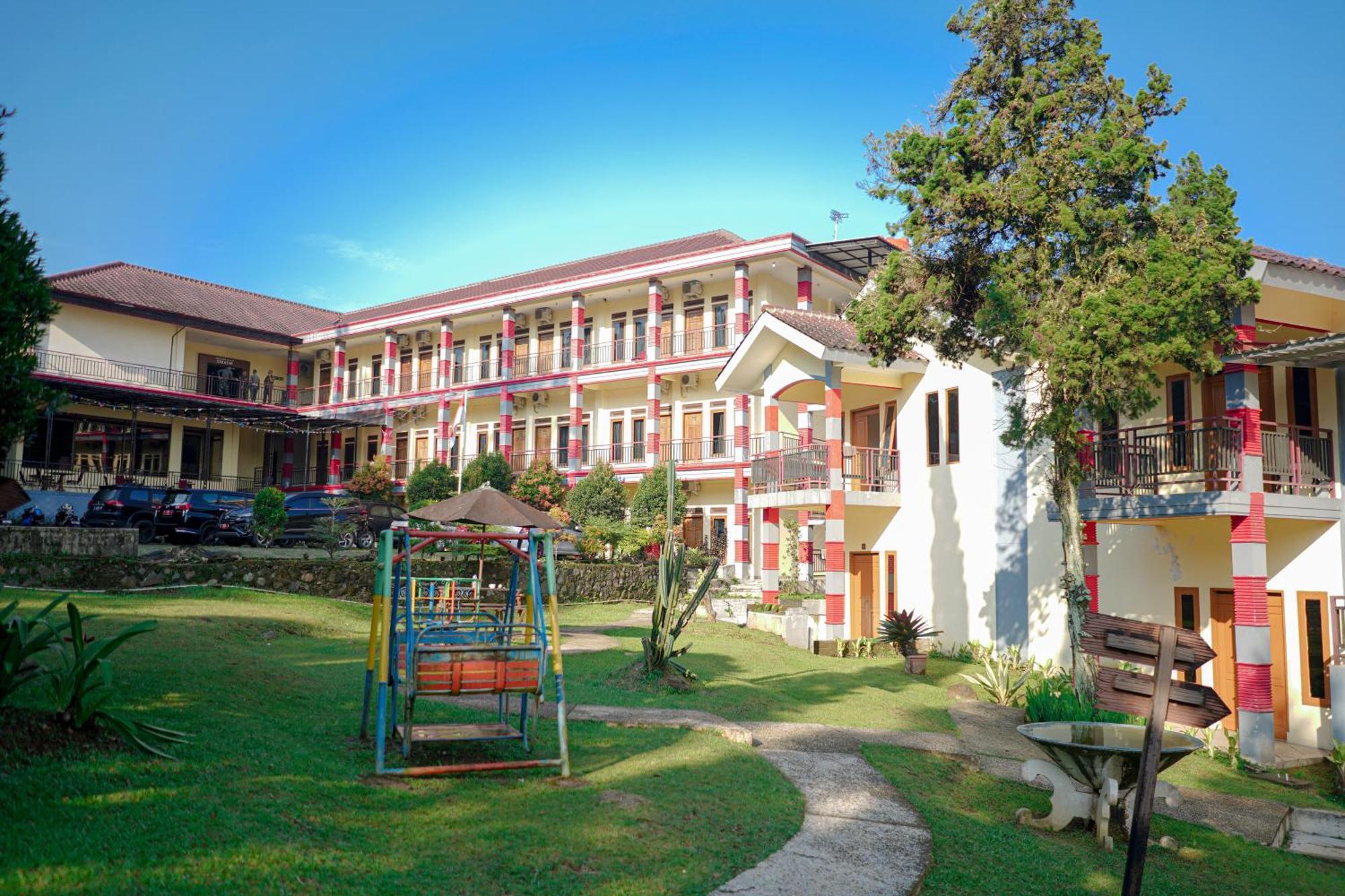 Bayak Hotel Bumdes Cipayung & Resort Ciguntur Exteriér fotografie